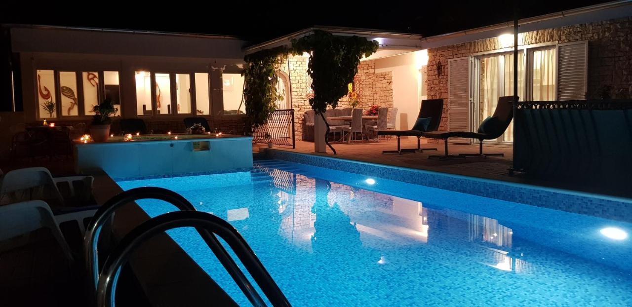 Villa Lucia With Private Pool And A Whirlpool Vis Exterior photo