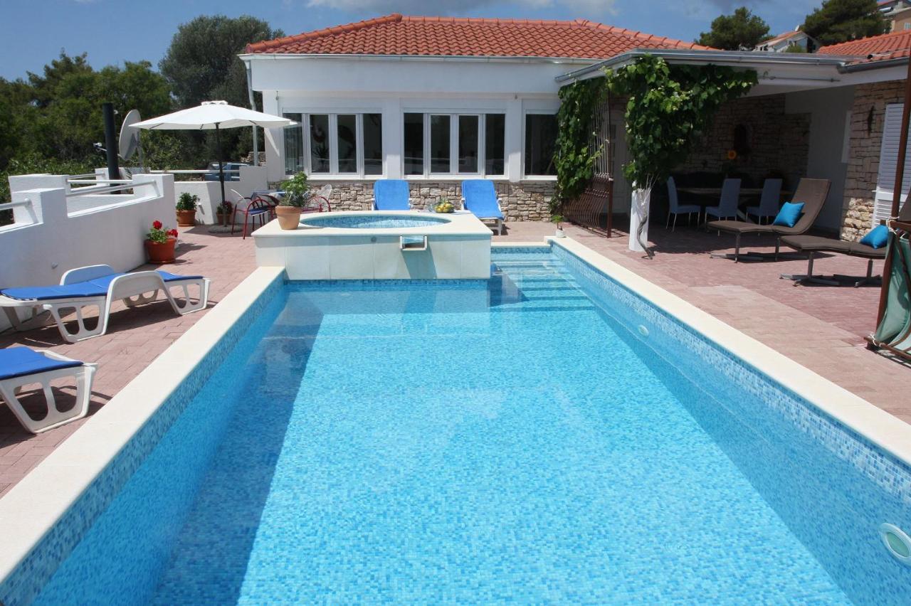 Villa Lucia With Private Pool And A Whirlpool Vis Exterior photo