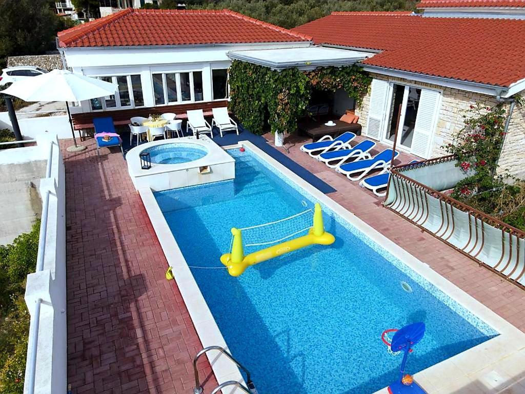 Villa Lucia With Private Pool And A Whirlpool Vis Exterior photo