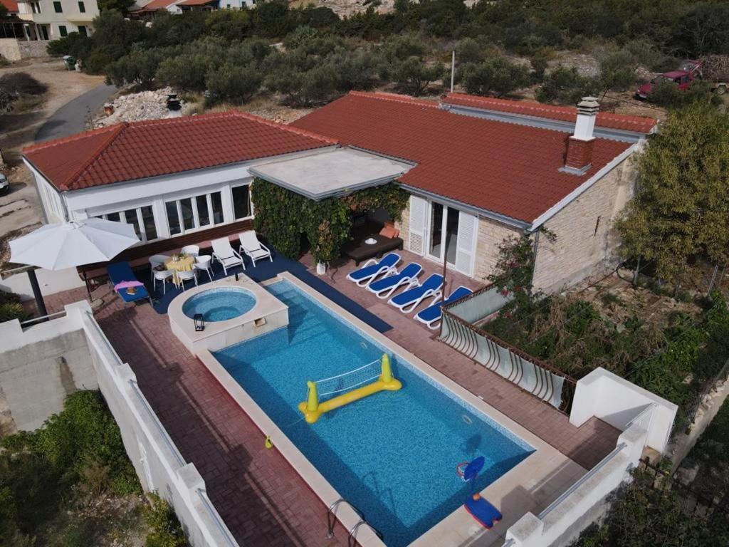 Villa Lucia With Private Pool And A Whirlpool Vis Exterior photo