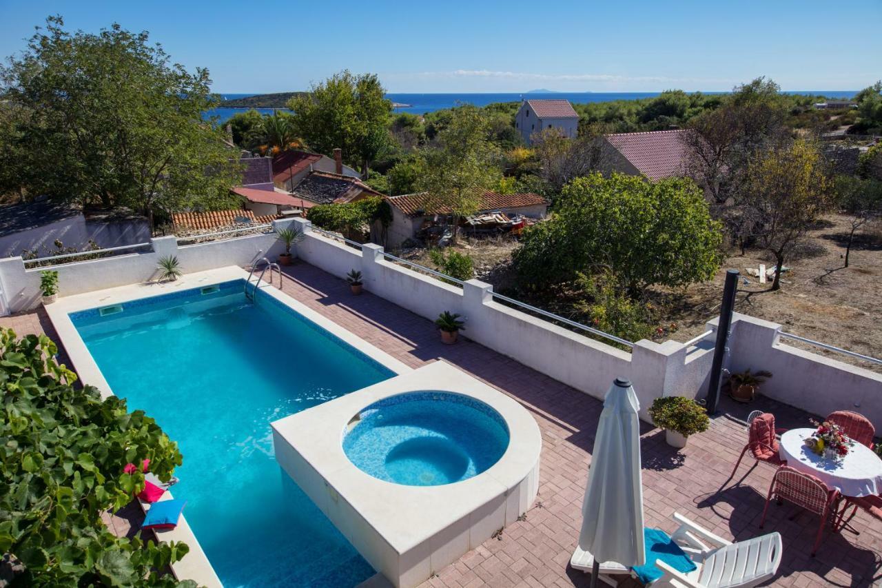 Villa Lucia With Private Pool And A Whirlpool Vis Exterior photo